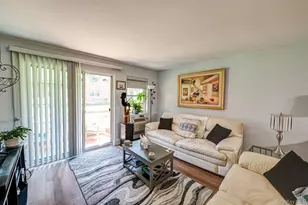 21 Glen Hollow Dr, Holtsville, NY 11742 - Photo 4