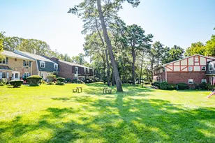 21 Glen Hollow Dr, Holtsville, NY 11742 - Photo 16