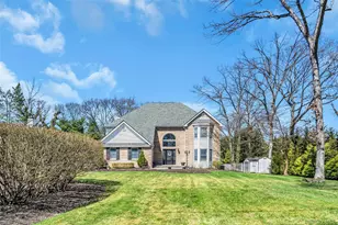 1 Kings Ct, Hauppauge, NY 11788 - Photo 4