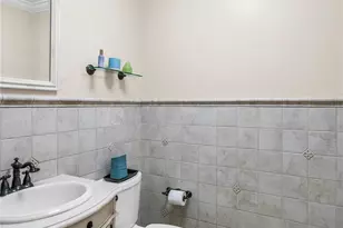 1 Kings Ct, Hauppauge, NY 11788 - Photo 24