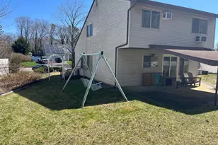 173 Sequoia Dr, Coram, NY 11727 - Photo 4