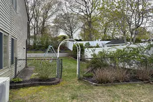 173 Sequoia Dr, Coram, NY 11727 - Photo 22