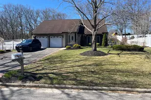 173 Sequoia Dr, Coram, NY 11727 - Photo 2