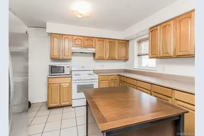 2578 Stedman Place, Bronx, NY 10469 - Photo 2