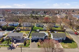 106 Bergold St, Brentwood, NY 11717 - Photo 2