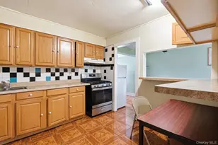 106 Bergold St, Brentwood, NY 11717 - Photo 4