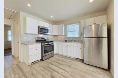 393 McConnell Avenue, Bayport, NY 11705 - Photo 6