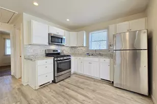 393 McConnell Ave, Bayport, NY 11705 - Photo 6