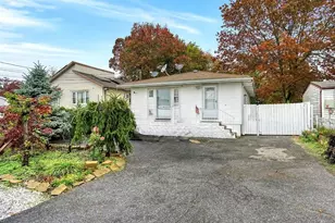 43 Johnson Ave, Ronkonkoma, NY 11779 - Photo 2