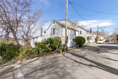 11 Lee Court, Great Neck, NY 11024 - Photo 1