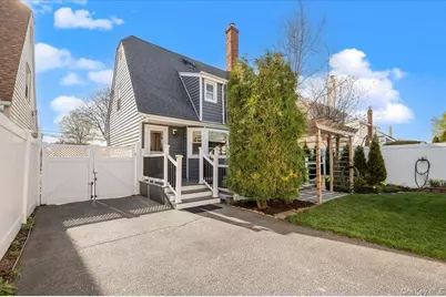 13 Spruce Street, Hicksville, NY 11801 - Photo 24
