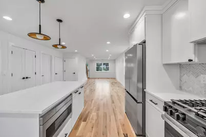 27 Elizabeth Court, Hempstead, NY 11550 - Photo 14