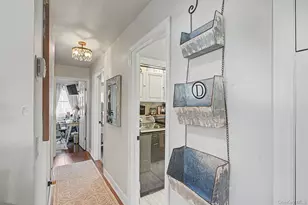 64 Sweetbriar Dr, Mastic, NY 11950 - Photo 8