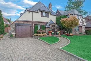16 Kenilworth Rd, Mineola, NY 11501 - Photo 2