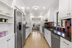 21 Tulip Tree Ln, Mamaroneck, NY 10543 - Photo 16