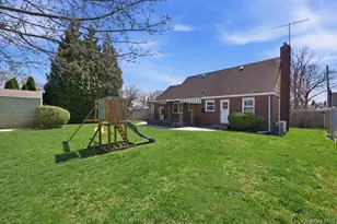 1719 William St, Merrick, NY 11566 - Photo 32