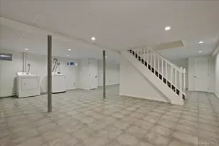 1719 William St, Merrick, NY 11566 - Photo 30