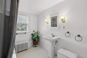 208 Wheatley Rd, Old Westbury, NY 11568 - Photo 28