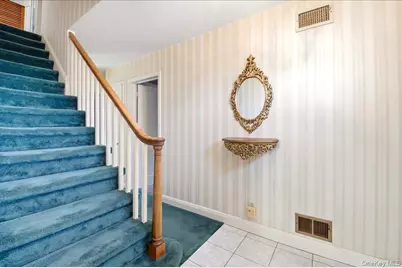 136 Roundhill Drive, Yonkers, NY 10710 - Photo 24