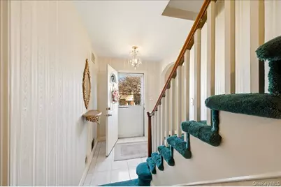 136 Roundhill Drive, Yonkers, NY 10710 - Photo 6