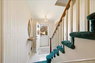 136 Roundhill Dr, Yonkers, NY 10710 - Photo 6