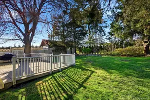 136 Roundhill Dr, Yonkers, NY 10710 - Photo 34