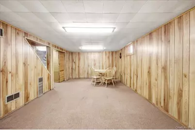 136 Roundhill Drive, Yonkers, NY 10710 - Photo 32