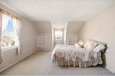 136 Roundhill Drive, Yonkers, NY 10710 - Photo 26