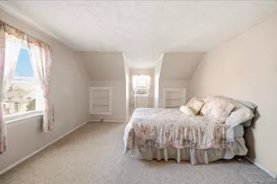 136 Roundhill Dr, Yonkers, NY 10710 - Photo 26