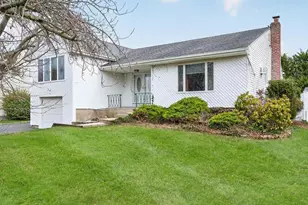 21 Jonquill Ln, Kings Park, NY 11754 - Photo 2