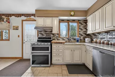 21 Jonquill Lane, Kings Park, NY 11754 - Photo 18