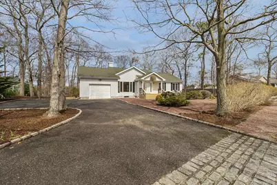 4 Carols Way, Hampton Bays, NY 11946 - Photo 2