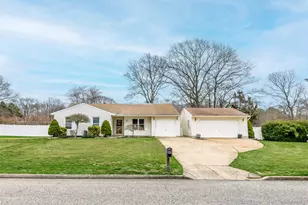 35 Timber Trail Ln, Medford, NY 11763 - Photo 2