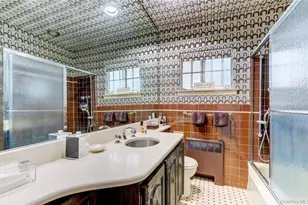 37 Patton Blvd, New Hyde Park, NY 11040 - Photo 18