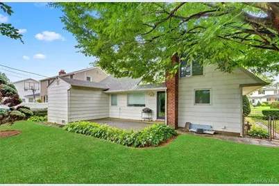 37 Patton Boulevard, New Hyde Park, NY 11040 - Photo 24