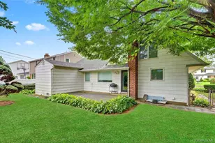 37 Patton Blvd, New Hyde Park, NY 11040 - Photo 24