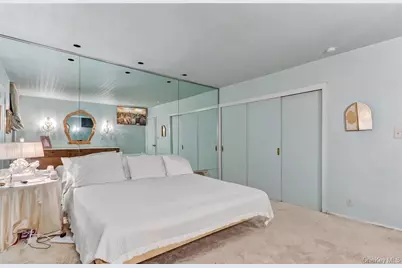 37 Patton Boulevard, New Hyde Park, NY 11040 - Photo 16