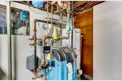 37 Patton Boulevard, New Hyde Park, NY 11040 - Photo 22