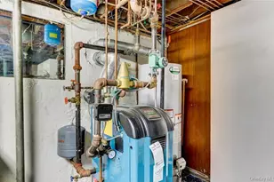 37 Patton Blvd, New Hyde Park, NY 11040 - Photo 22