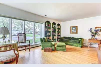 37 Patton Boulevard, New Hyde Park, NY 11040 - Photo 4