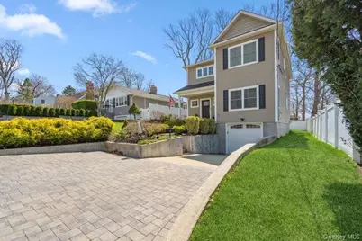 4 Knollwood Avenue, Bayville, NY 11709 - Photo 1