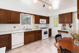 6 Helena Ave, White Plains, NY 10605 - Photo 8