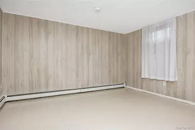 35 W Chestnut Street, Farmingdale, NY 11735 - Photo 18