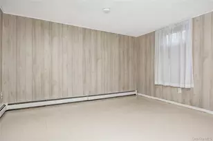 35 W Chestnut St, Farmingdale, NY 11735 - Photo 18