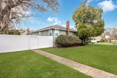 35 W Chestnut Street, Farmingdale, NY 11735 - Photo 20