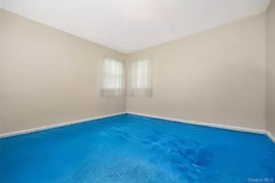 35 W Chestnut Street, Farmingdale, NY 11735 - Photo 14