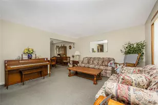 35 W Chestnut St, Farmingdale, NY 11735 - Photo 6