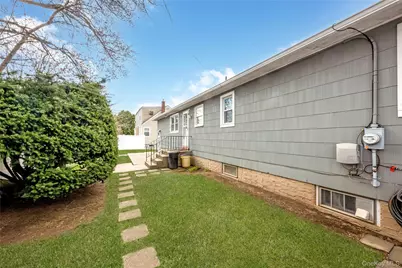 35 W Chestnut Street, Farmingdale, NY 11735 - Photo 22