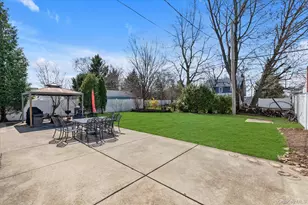 689 Pleasant Ave, Westbury, NY 11590 - Photo 12