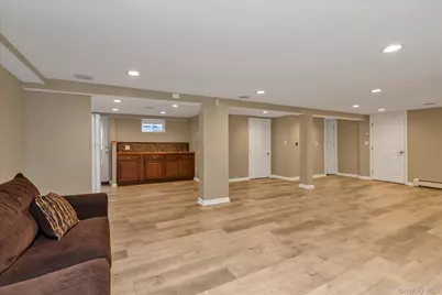 689 Pleasant Avenue, Westbury, NY 11590 - Photo 8